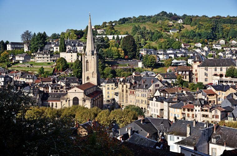 Vue panoramique de Tulle en Corrèze avec la cathédrale Notre-Dame